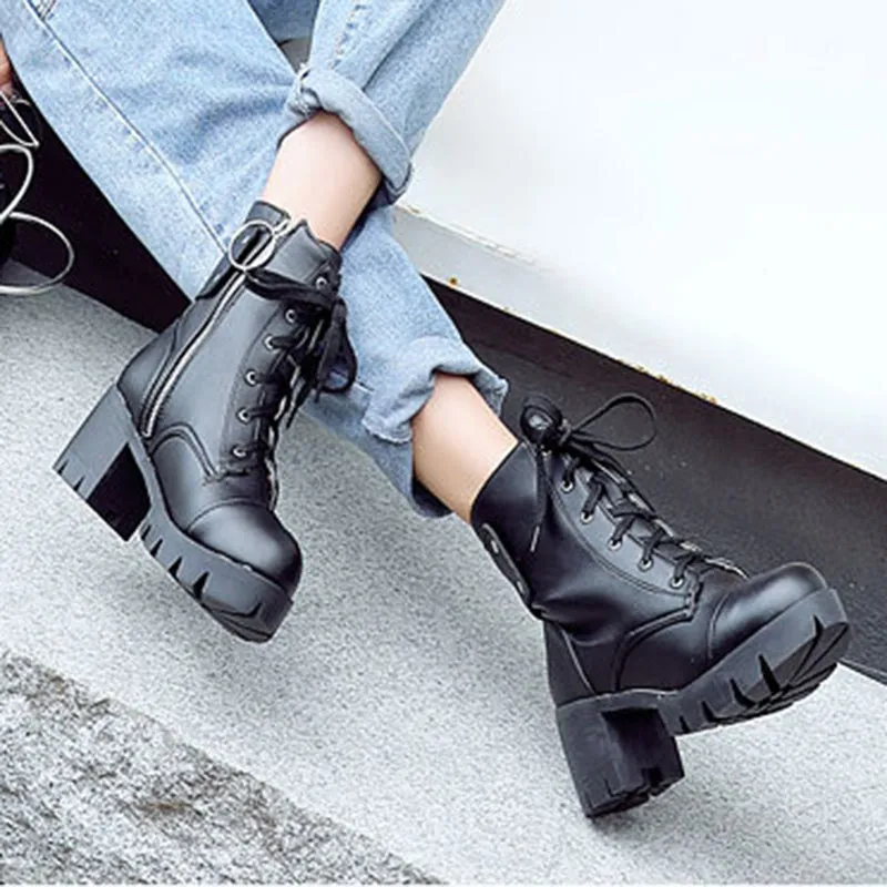 Women‘s chunky heels combat boots