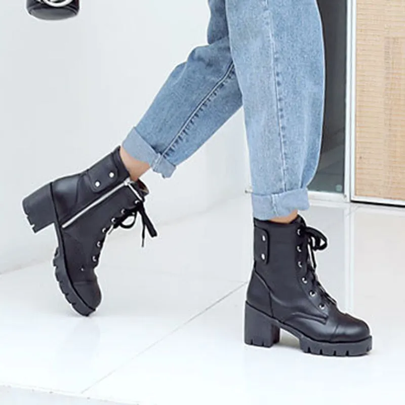Women‘s chunky heels combat boots